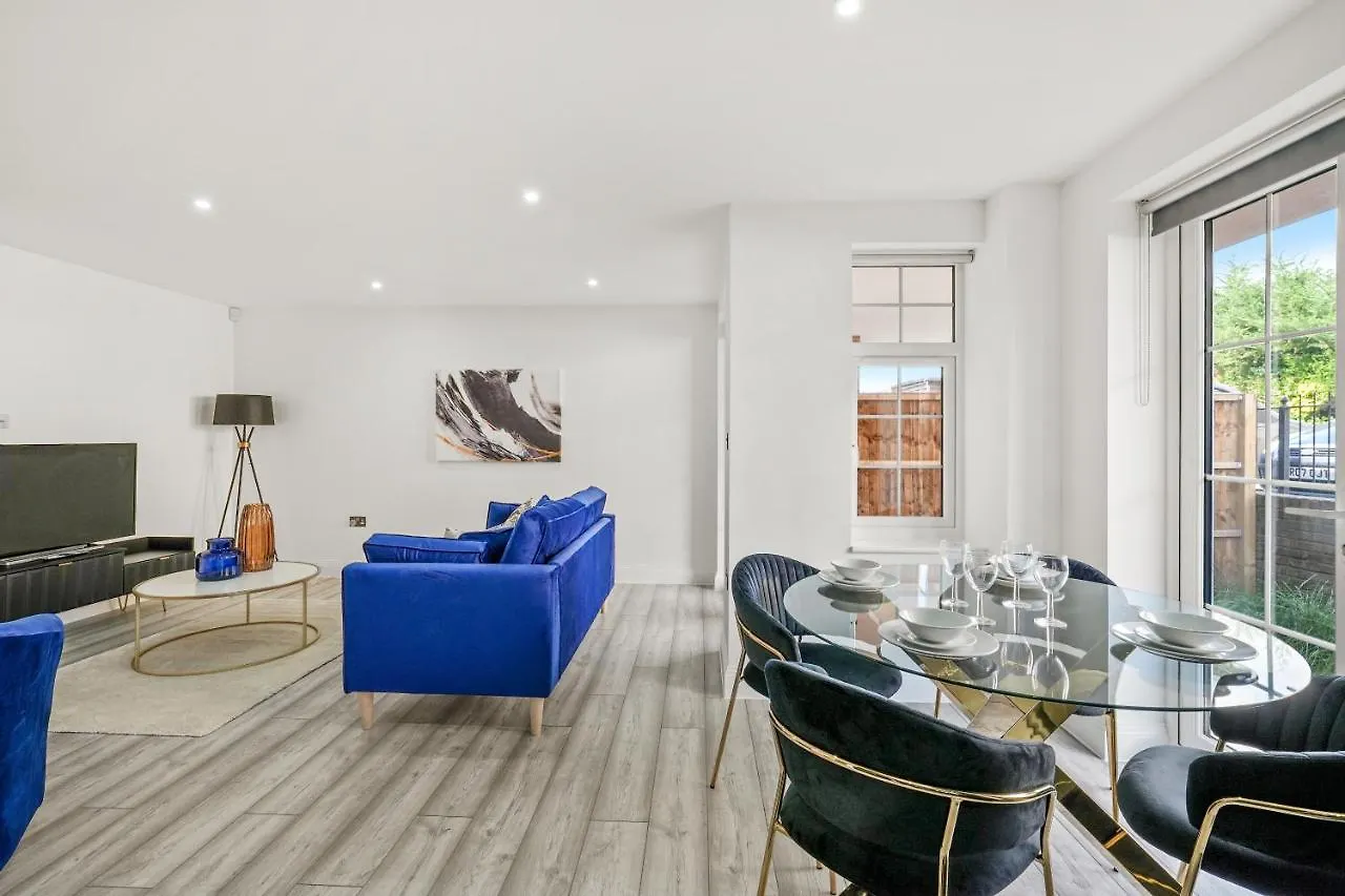 Drake House Apt 3 In Staines - Free Parking - Heathrow - Thorpe Park Holiday home Staines-upon-Thames
